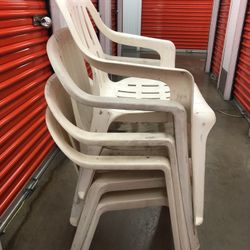 White patio Chairs /Sillas De patio