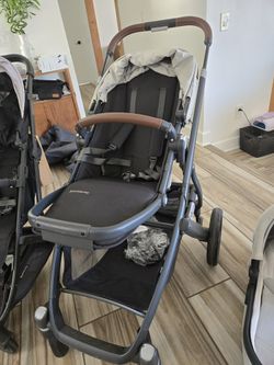 Stroller and Bassinet With All Accessories, Dust Bag, and bonus Adapters