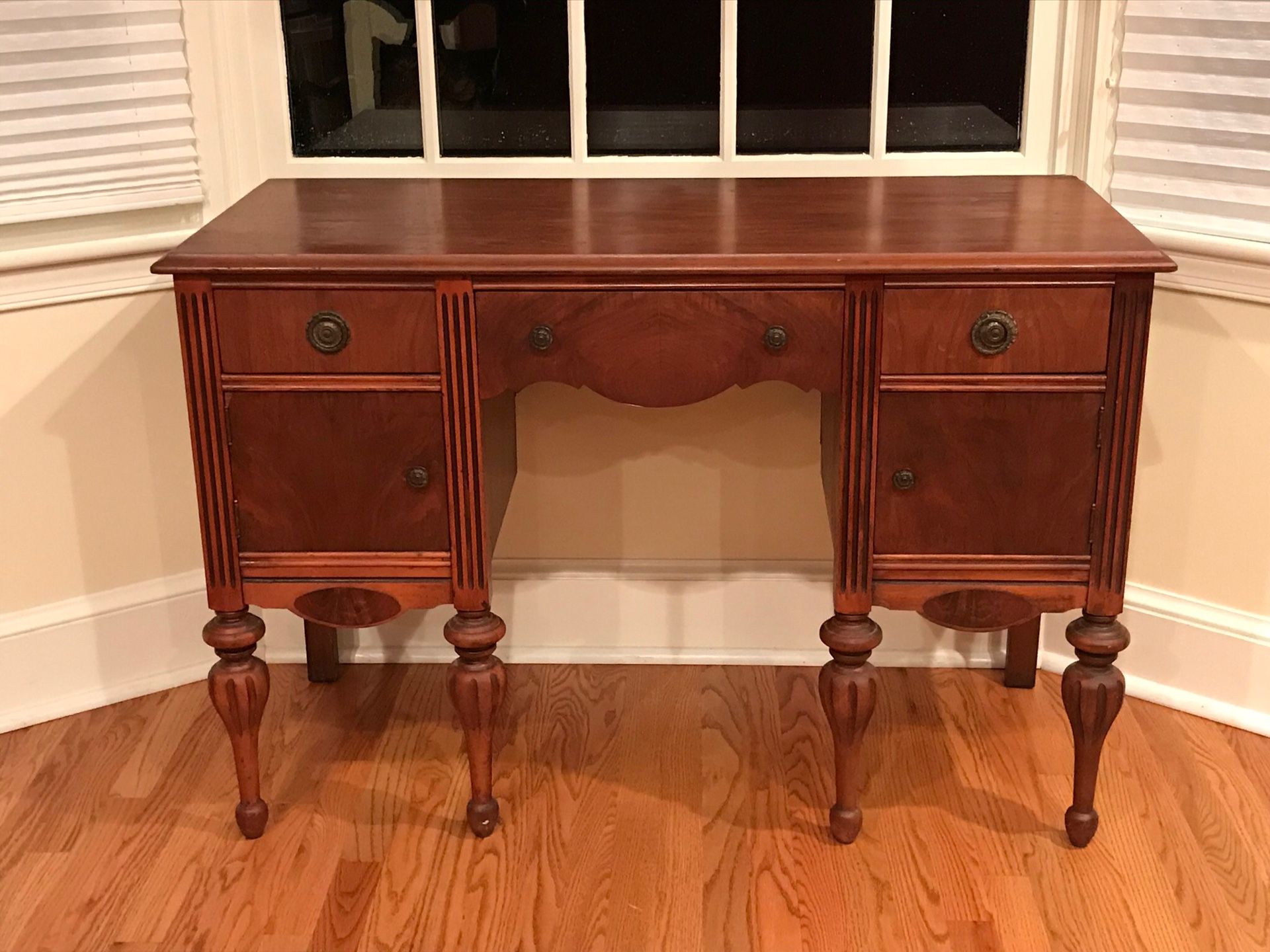 Vintage Table/Desk/Vanity
