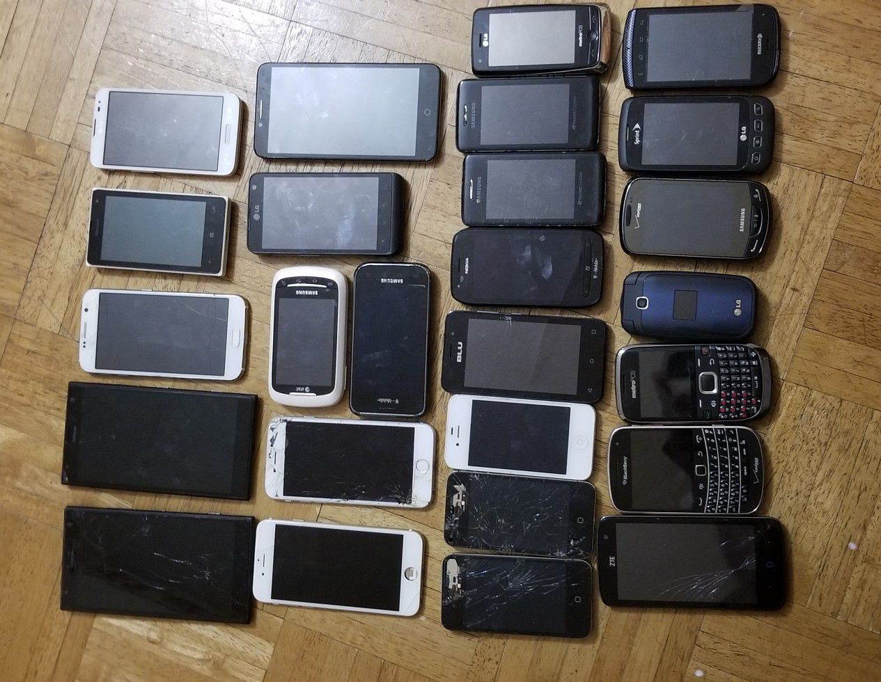 Phone lot of 26 unit