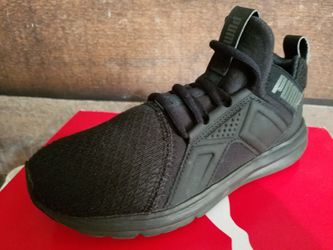 Pumas Woman's Size 5.5