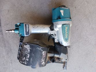 Coil nailer