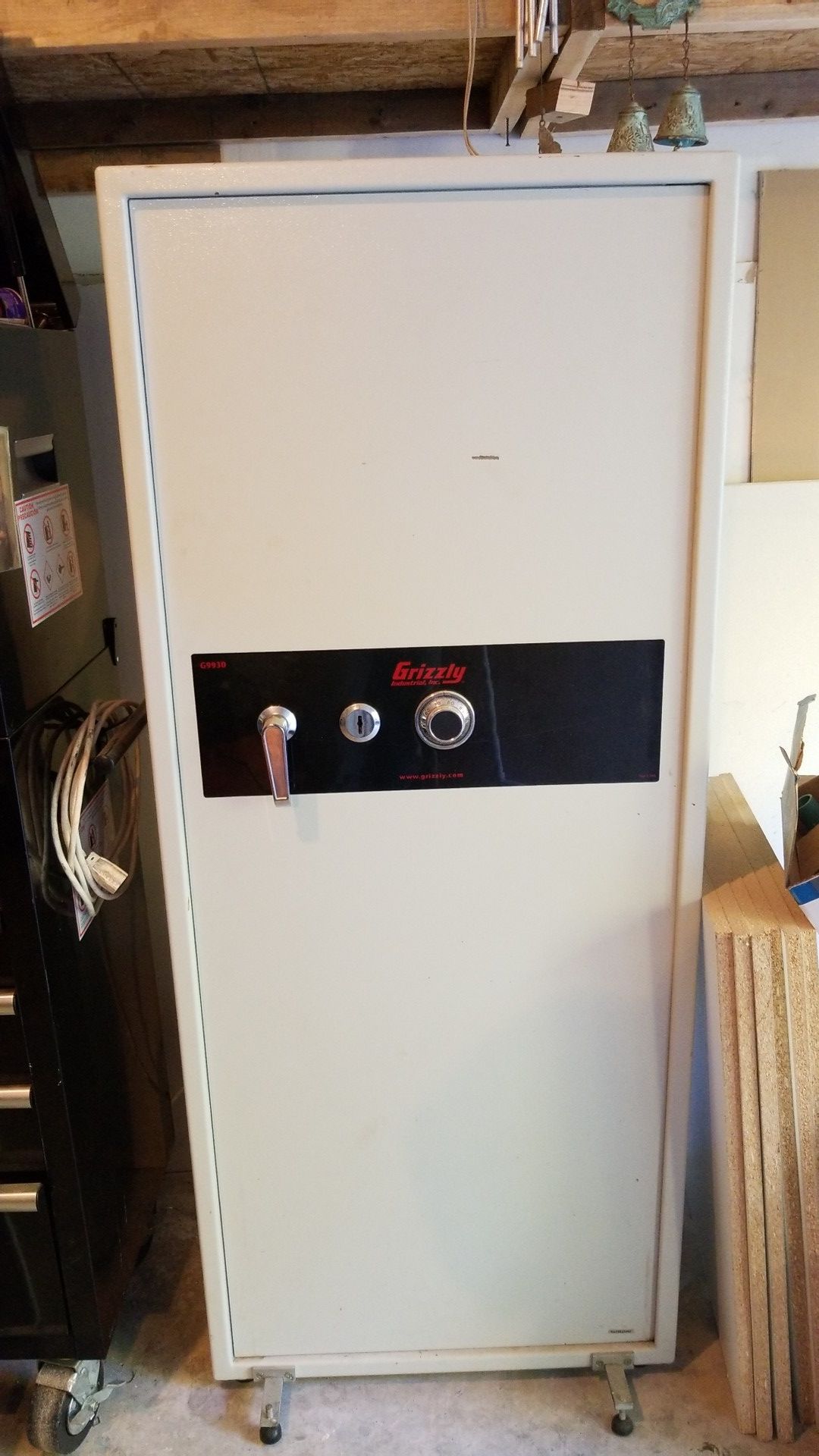 Grizzly model G9930 safe.