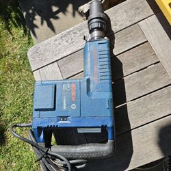 Bosch SDS Max 14 Amp Demolition Hammer 11316EVS .. Works great Bt