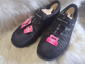 Women's size 9.5 SKETCHERS