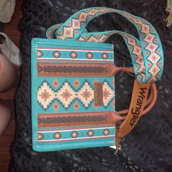 new wrangler shoulder bag