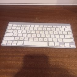 Keyboard (bluetooth)