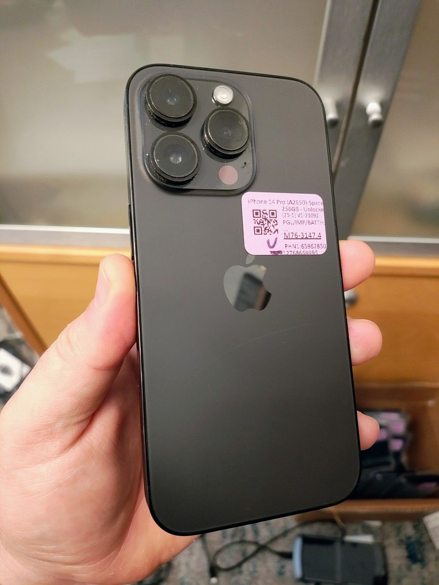 Sim Unlocked Apple IPhone 14 Pro 256gb Small Black Spot On lcd 