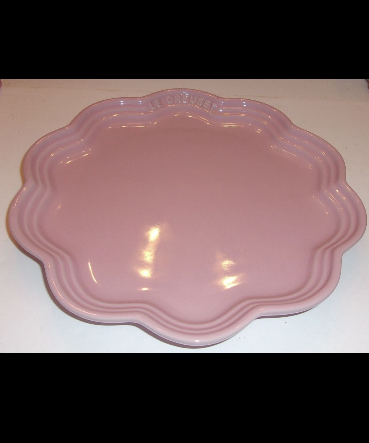 Le Creuset Satin Pink FRILL Flower Scalloped Stoneware Plate **NEW **