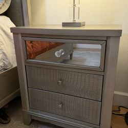 2 Mirrored Bed Side Dressers 