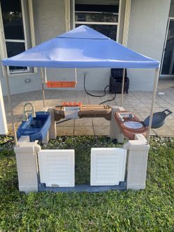 Step2 Grill & Gather Play Center with Canopy - 60" H x 52" W x 54" D