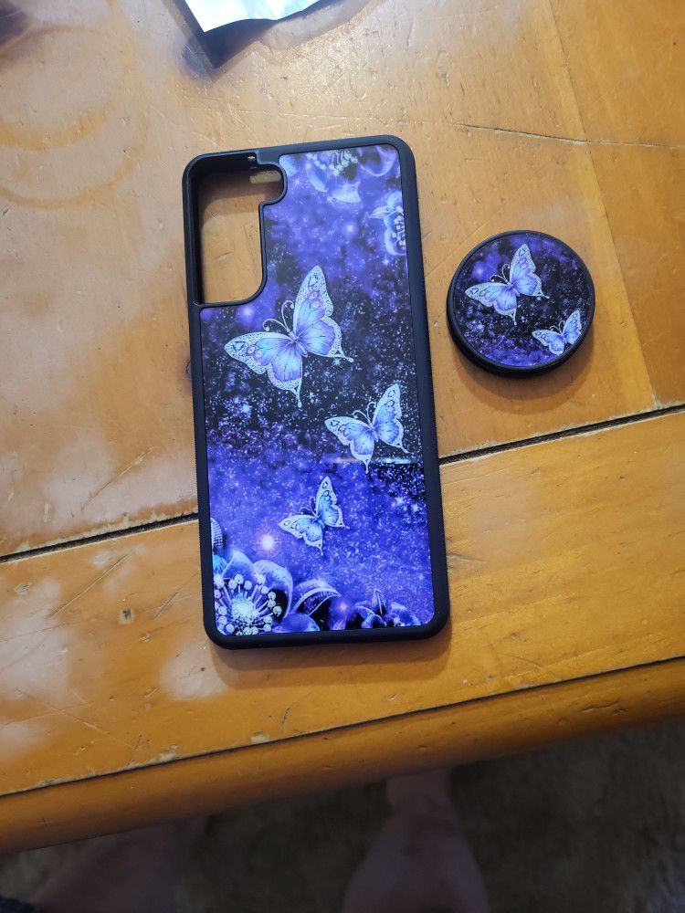 Case and Popsocket. 