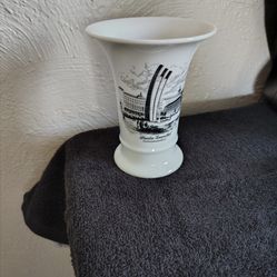 Kaiser Germany porcelain vase  berlin temple hoff air lift memorial