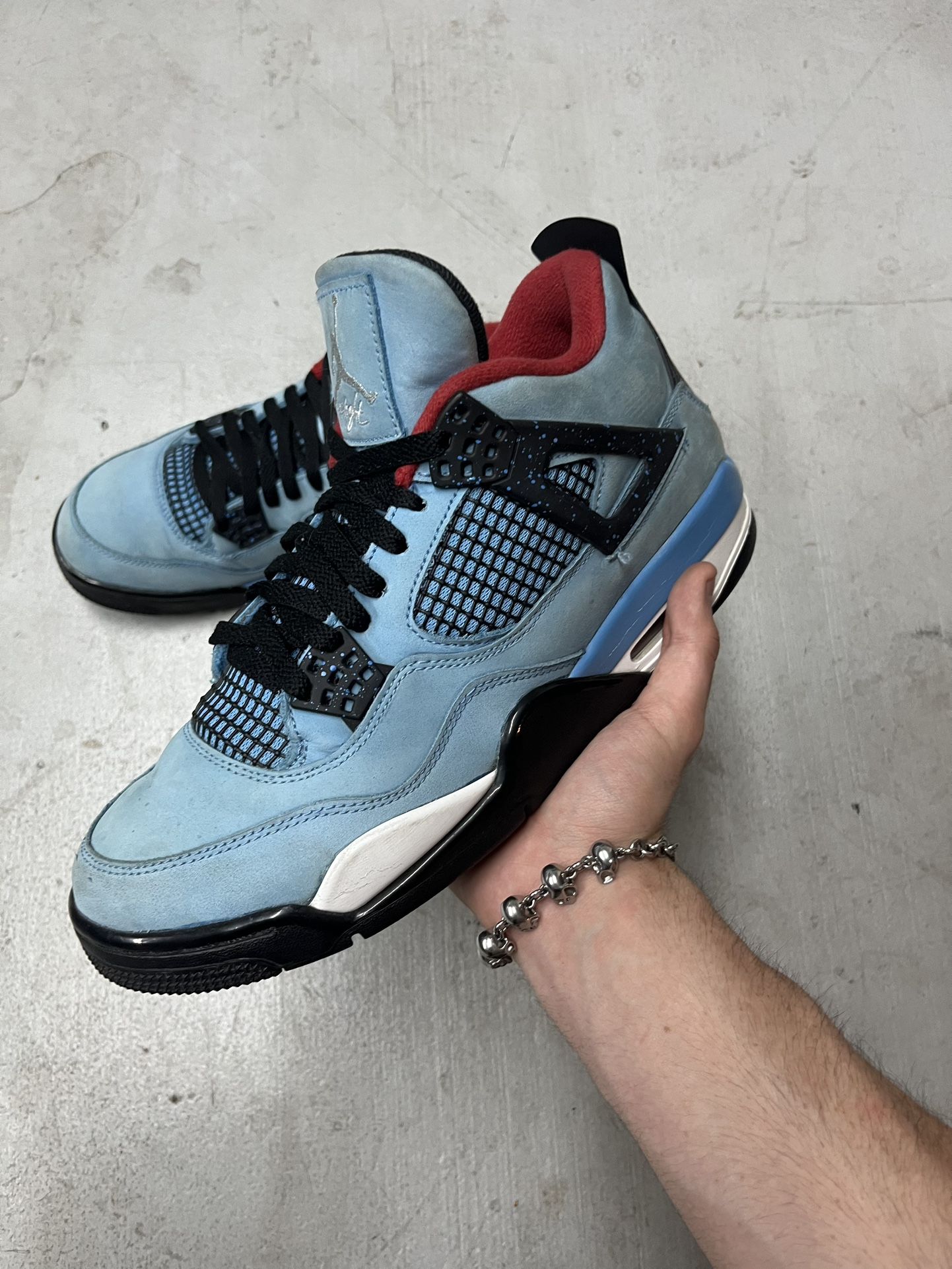 Travis Scott Jordan 4