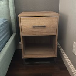 Set Of 2 Nightstands 