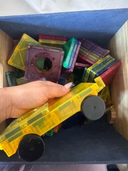 Magnet tiles