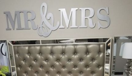 Mr and Mrs sign