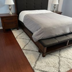 Queen Upholstered Bedroom Set 