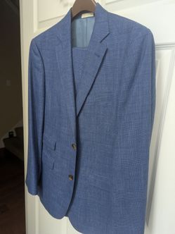 Strong suit men's by alara urbanidi made in Italy. This suit is made of wool, silk and linen. Hard to find a suit like this color. Blue two-piece size