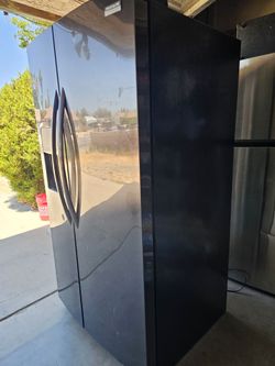 Refrigerator Work Great  Pick Up Victorville