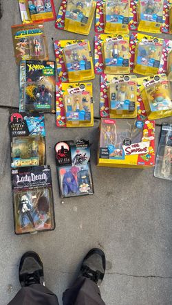 vintage old Simpson unboxed and collectible figures in good condition unopened