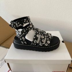 New Ladies Sandals Different Sizes 