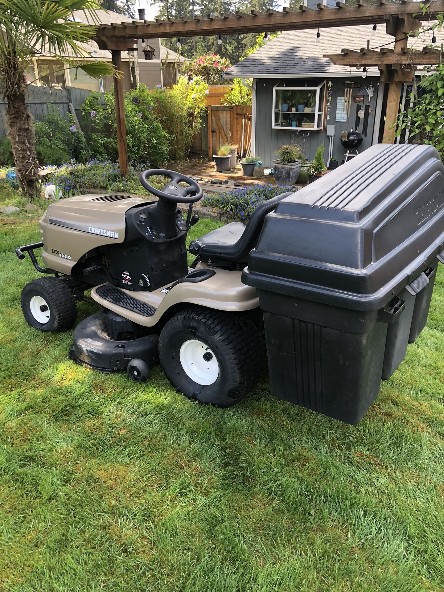 Craftsman Riding Mower With Collection System , LTX 1000 , Brings & Stratton Intek Twin 20 Ohv Motor