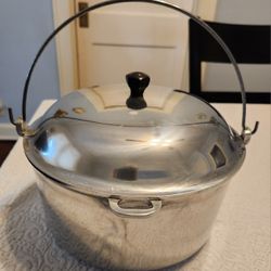 Vintage Majestic Ware 8qt Dutch Oven