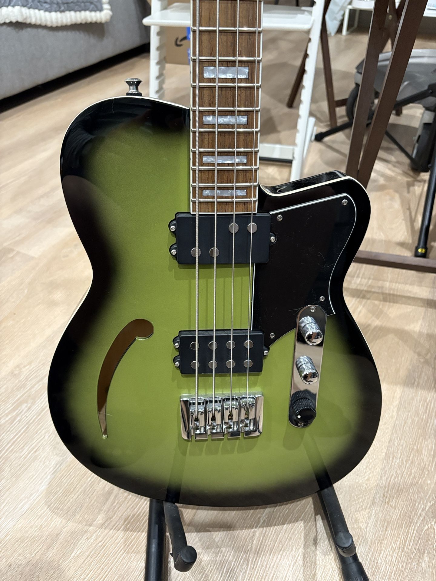 Reverend Dub King Semi-hollow bass