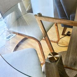 Dining Table With 4 Leather Chairs