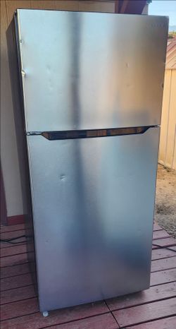 Insignia 18 Cu. Ft. Refrigerator Stainless Fridge