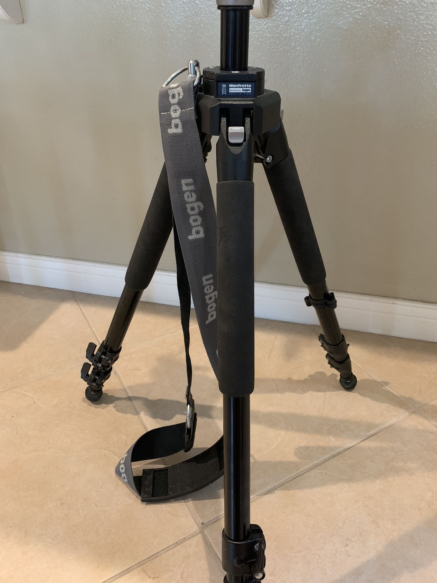 manfrotto 3221w tripod excellent condition no head made in italy