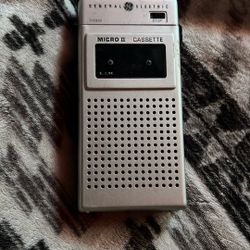  General Electric (GE) 3-5330 Micro II micro-cassette recorder. 