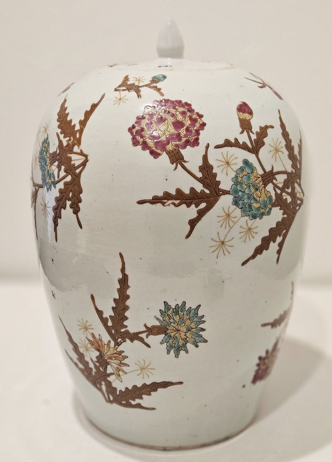 Antique Chinese famille rose porcelain jar