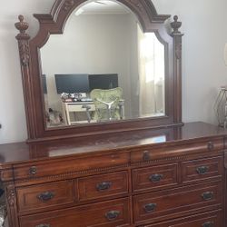 Dresser With Mirror 