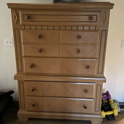 Dressers Or 5 Piece Queen  Bedroom Set 