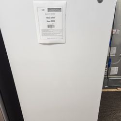 Garage Ready 17.3 cu.ft.Frost Free Defrost Upright Freezer in White