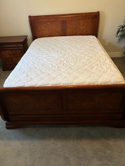 Bedroom set Queen- mattress included