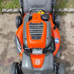 Honda Powered Husqvarna All Wheel Drive 22inch Self Propelled Mower 