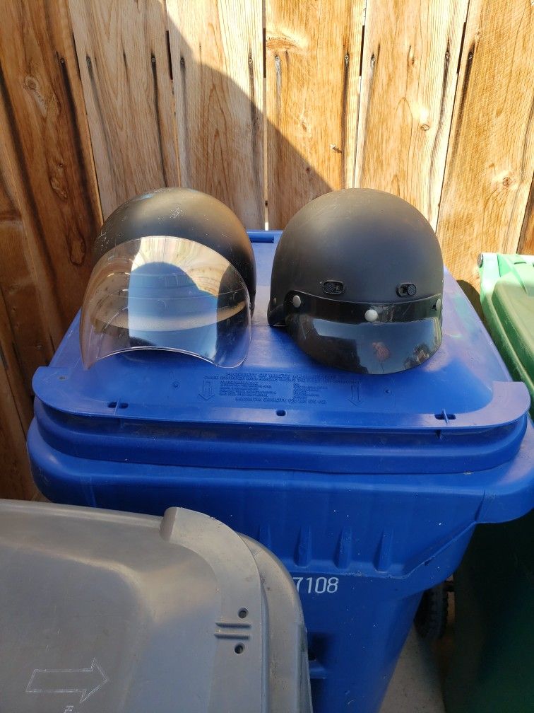 2 HARLEY Helmets