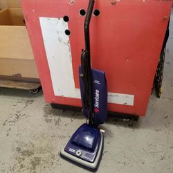 Sanitaire by Eureka S634 5 amps Professional Upright Vacuum Cleaner