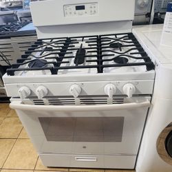 GE 5 BURNER STOVE WHITE
