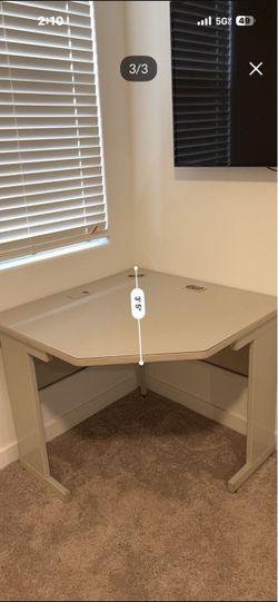 Corner computer desk