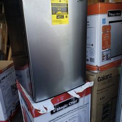 Magic chef 4.5 cu ft fridge 