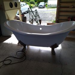 Double Slipper Clawfoot Tub