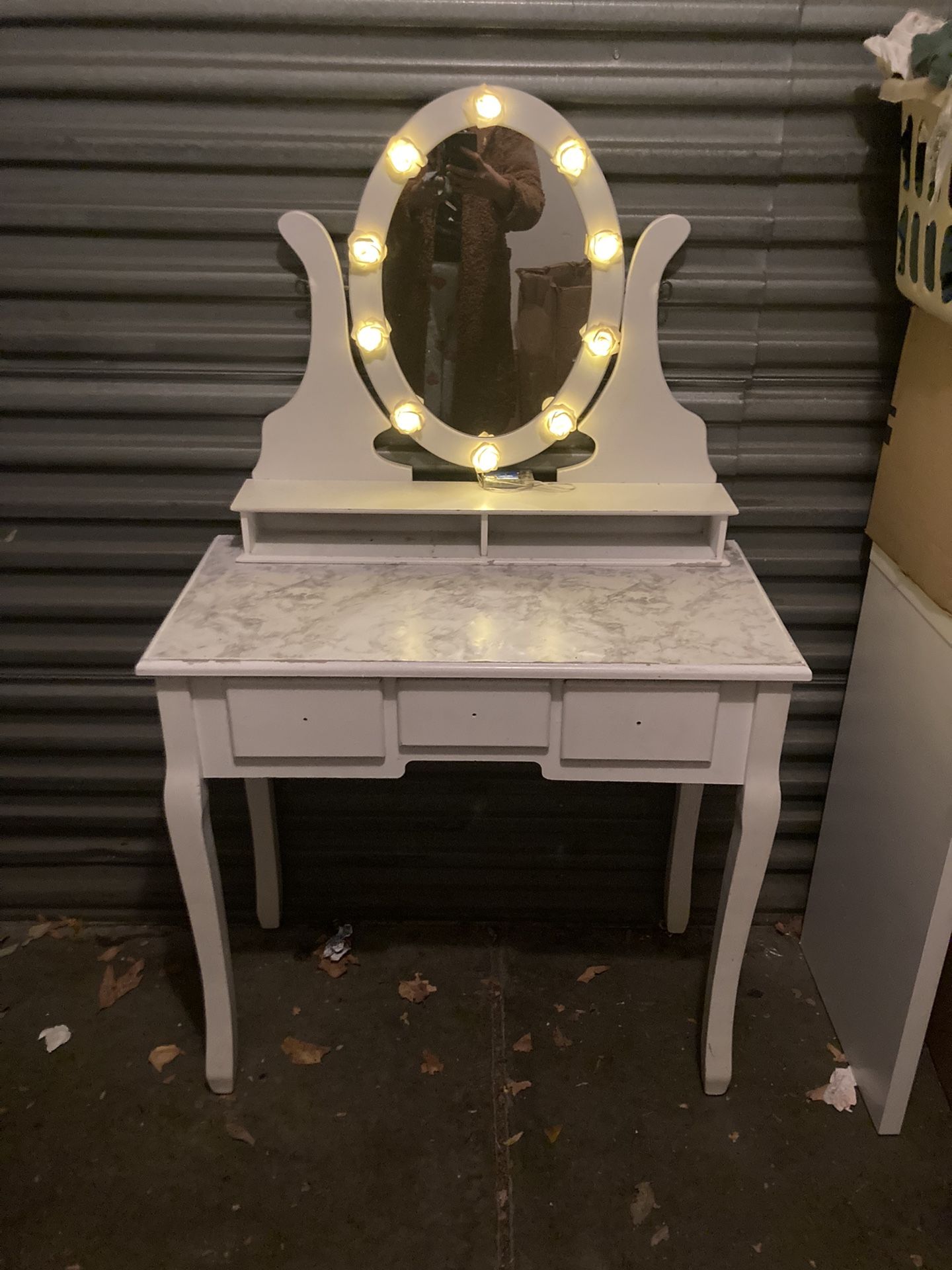 Makeup Vanity Desk with Lights, Small Vanity Desk with Lighted Mirror