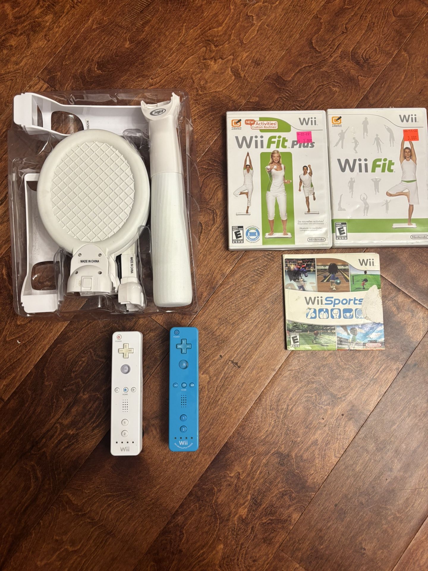 Wii Sports/Fit Bundle + REMOTES