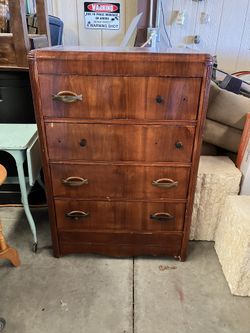 Harmony House 1950’s MCM Cherry 4 Draw Dresser