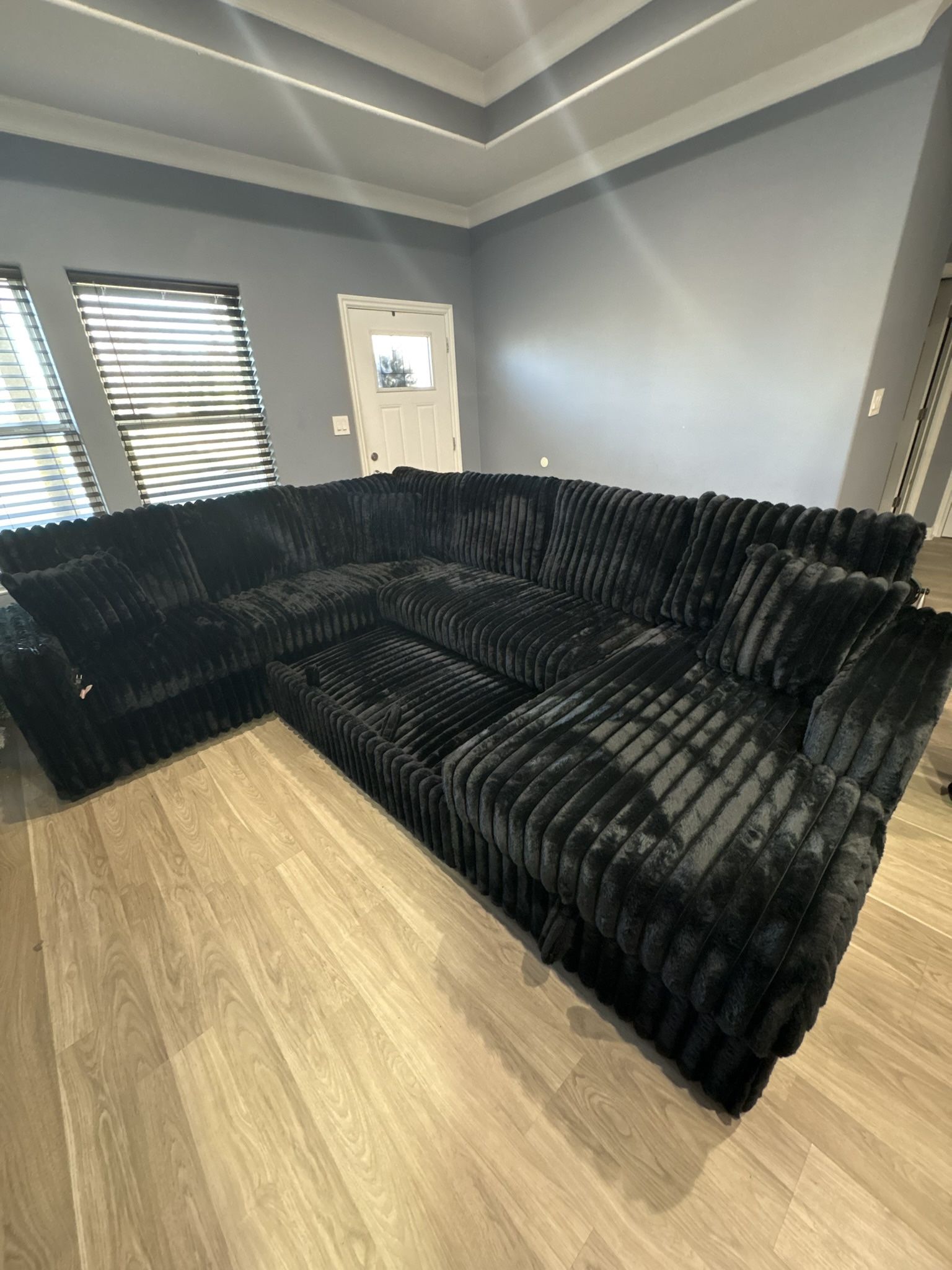New Trendy Fluffy Sectional Couch Need Gone Asap $50DOWN