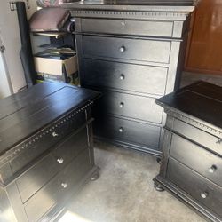 Chest Of Drawers (1 Large, 2 Small)